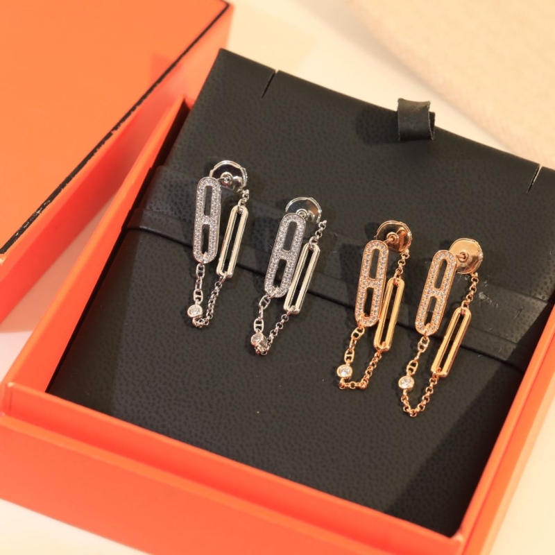 H**me5 earrings